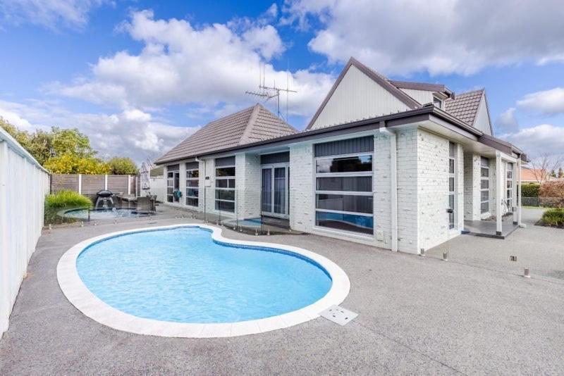 Summer Holiday 4 Bedrooms House In Hamilton With Pool And Spa Exterior photo